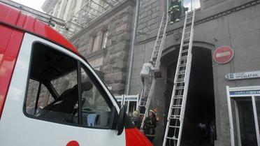 На Хрещатику горить будівля КМДА