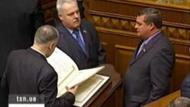 Верховна рада знову взялася за блокування трибуни