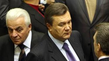 Партія регіонів продовжує блокувати верховну раду
