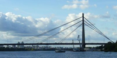 В Киеве на выходных частично ограничат движение по мосту на левый берег