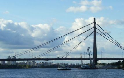 В Киеве на выходных частично ограничат движение по мосту на левый берег