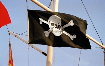 У Санкт-Петербурзі захопили крейсер "Аврора" і повісили на нього піратський прапор