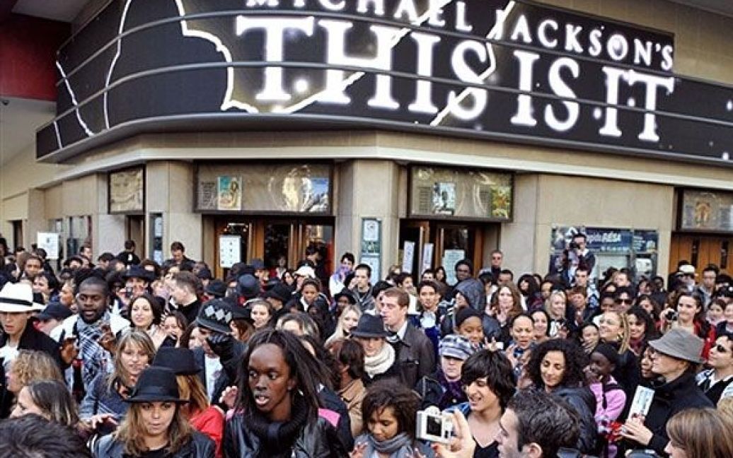 Фанати по всьому світу згадують короля поп-музики Майкла Джексона / © AFP