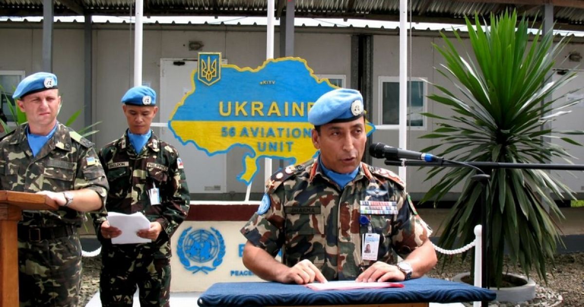 А можна лише постояти біля них