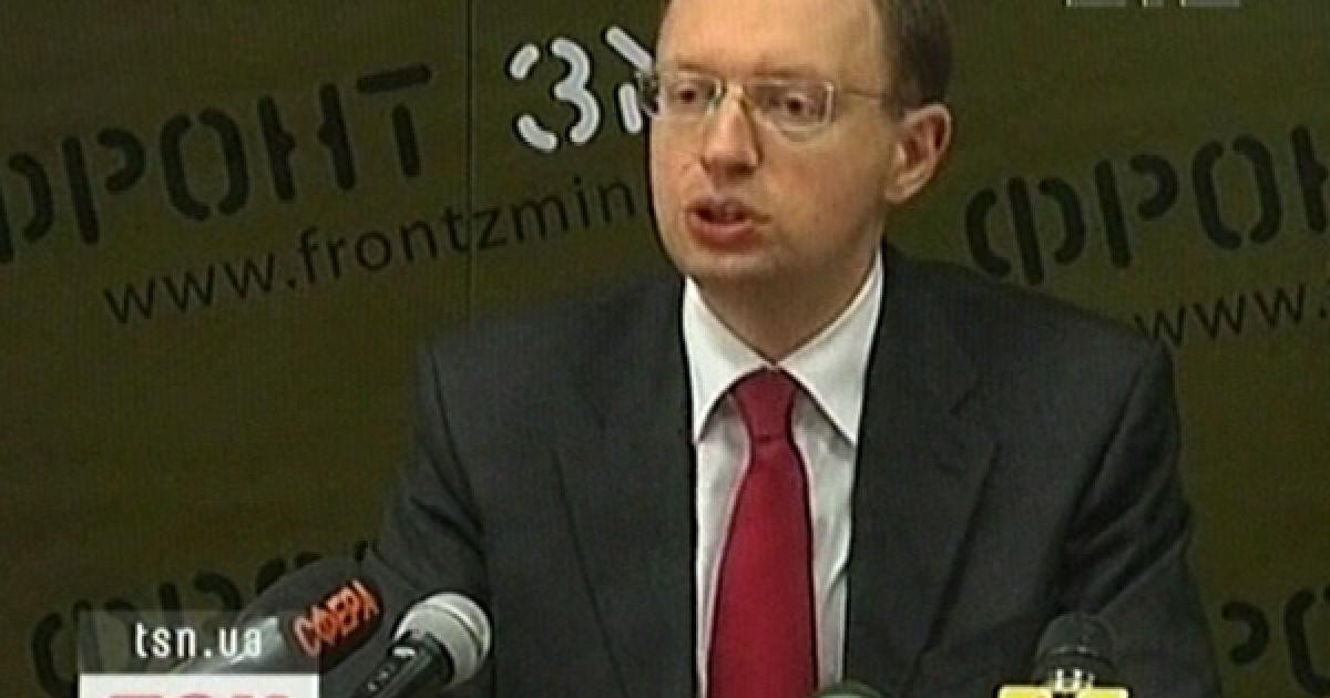 Яценюк: зЗброї багато не треба, вила є в кожній хаті