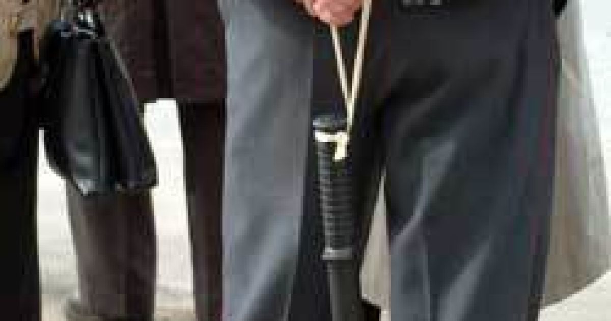 Чоловік розповідає, що його били кийками