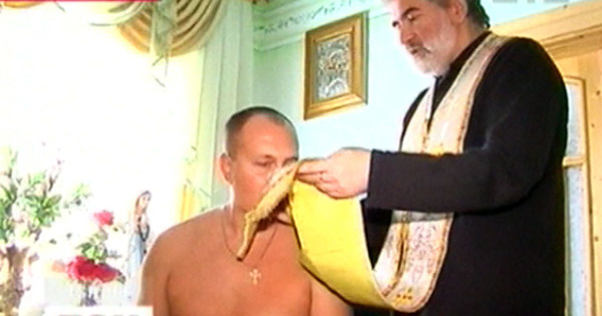 Священики кажуть, що лікують не вони, а Бог