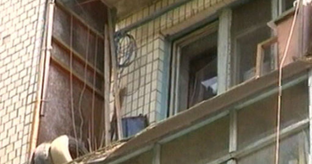 Через обвал балкону люди опинилися у лікарні