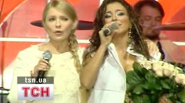 Тимошенко співає пісню про себе