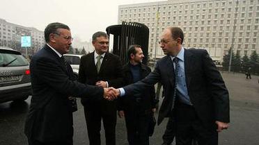 ЦВК зареєструвала перших кандидатів