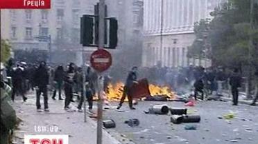 Досі відбуваються масові протести в Афінах