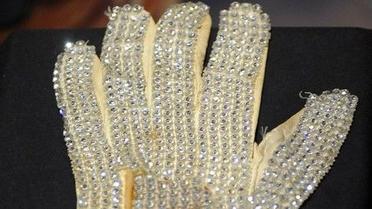 Рукавичку Джексона продали на аукціоні за 350 тис