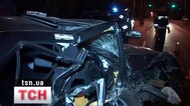 Mercedes врізався в електроопору