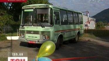 Дітей з Закарпаття до школи возитимуть автобуси