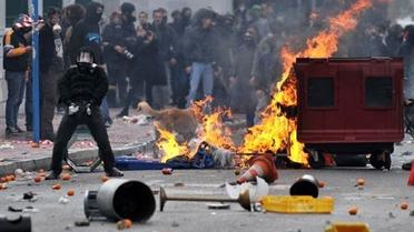 В Афінах тривають зіткнення анархістів з поліцією