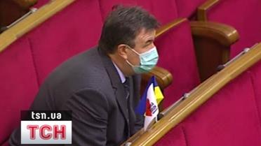 Депутати прийшли до ВР у масках