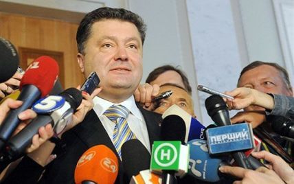 Політолог пояснив, чому Янукович досі терпить примхи Порошенка