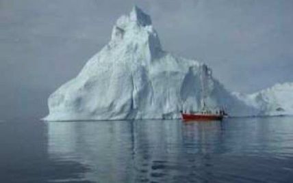 Cудно з українцем на борту тоне посеред льодів Антарктиди