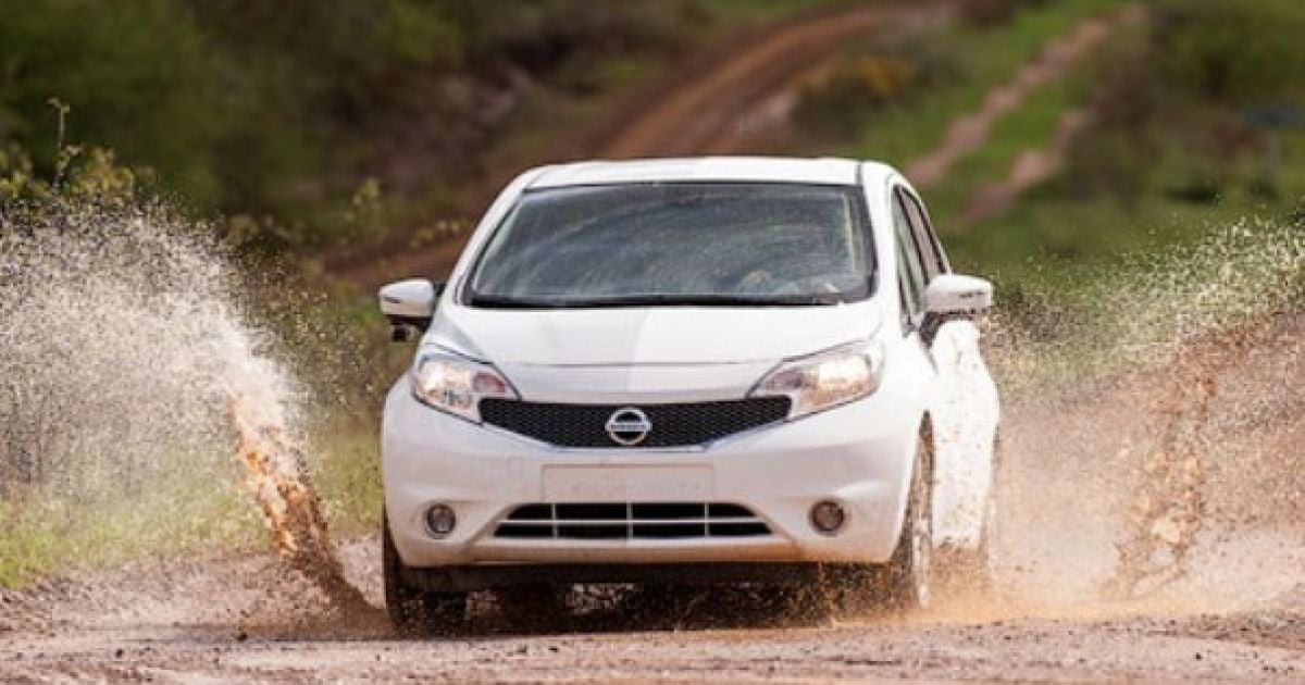 Nissan проводит испытания инновационной краски (Видео)