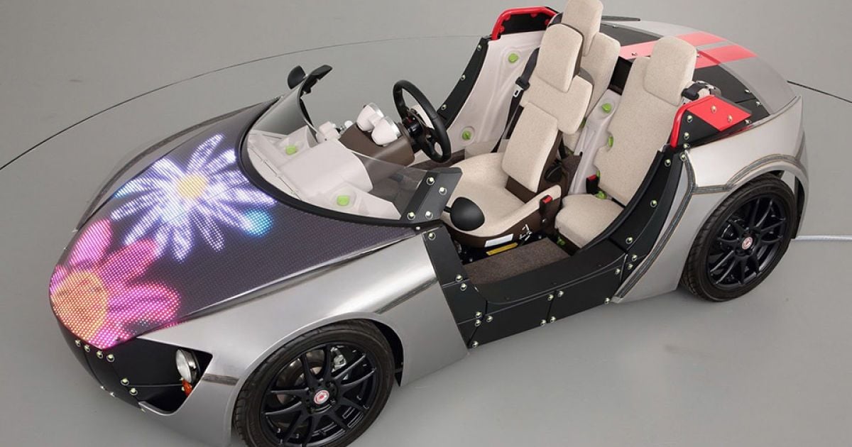 Toyota построила светодиодный родстер (Видео)