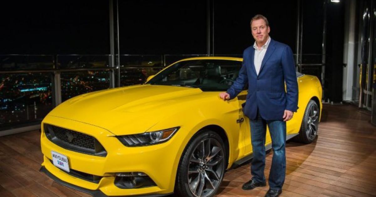 Ford Mustang "забрался" на самый высокий небоскреб (Видео)