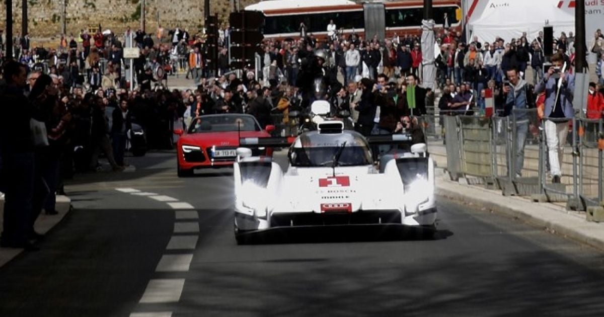 Audi показала на улицах Ле-Мана гоночный R18 e-tron quattro