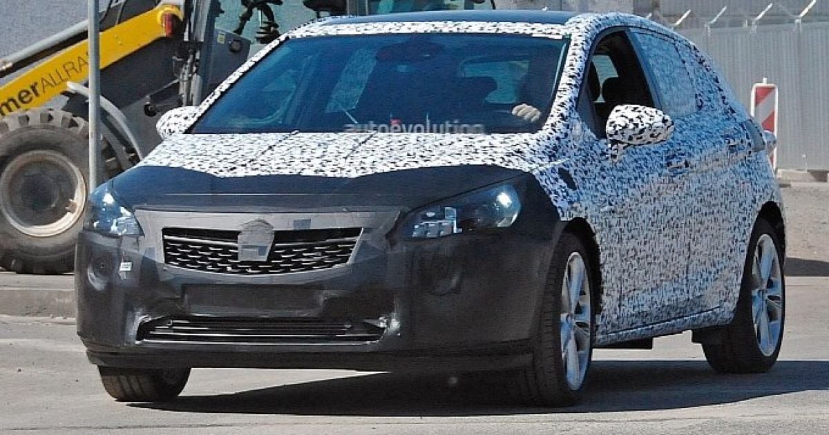 Фотошпионы засекли на дорожных тестах новый Opel Astra