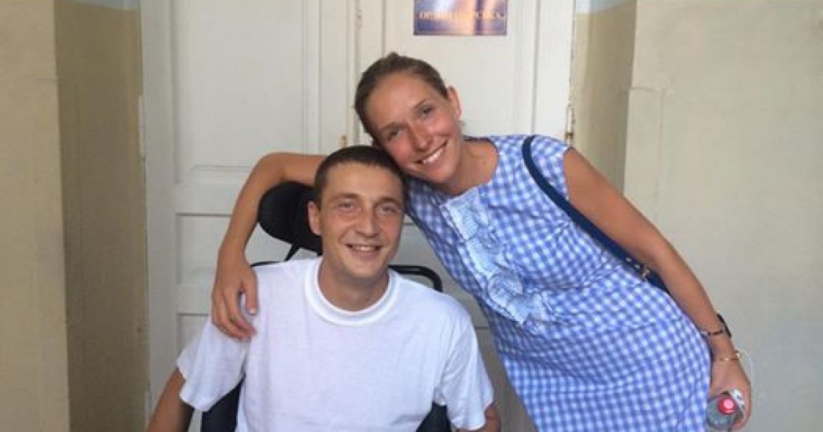 Катя Осадчая с бойцом Александром Шевцом