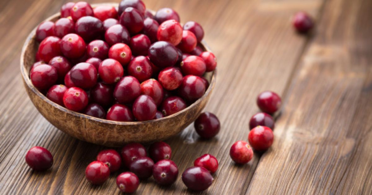 Сладкий омлет с клюквенным соусом от Руслана Сеничкина