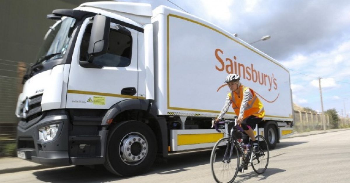 На английских дорогах появился безопасный для велосипедистов грузовик