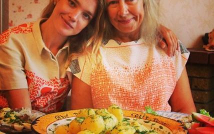 Наталья Водянова гордится мамой, которая продает пирожки