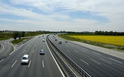 Первые автобаны в Украине начнут строить со следующего года
