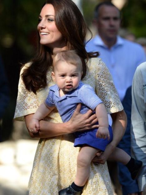 Герцогиня Кембриджская с сыном в зоопарке / © Getty Images/Fotobank