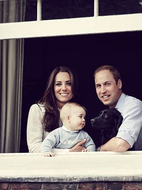 Герцогиня Кэтрин, принц Георг, принц Уильям и пес Лупо, фото: Jason Bell/Camera Press / © 