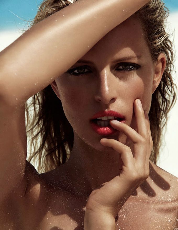 Табиғат аясындағы жастар бейнеленген порно видео