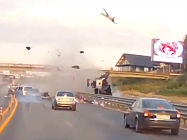 Водій авто літав над дорогою. Скріншот з відео