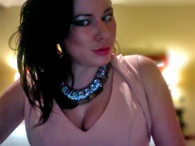 Грейс Белавіа продає себе у Twitter