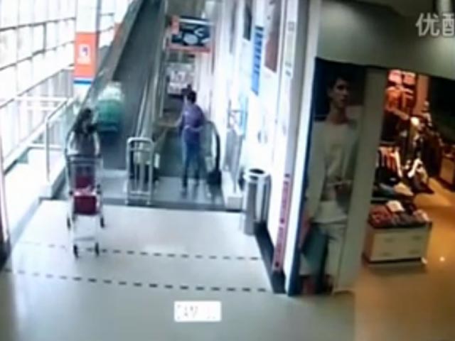 Візок вбив жінку. Скріншот з відео