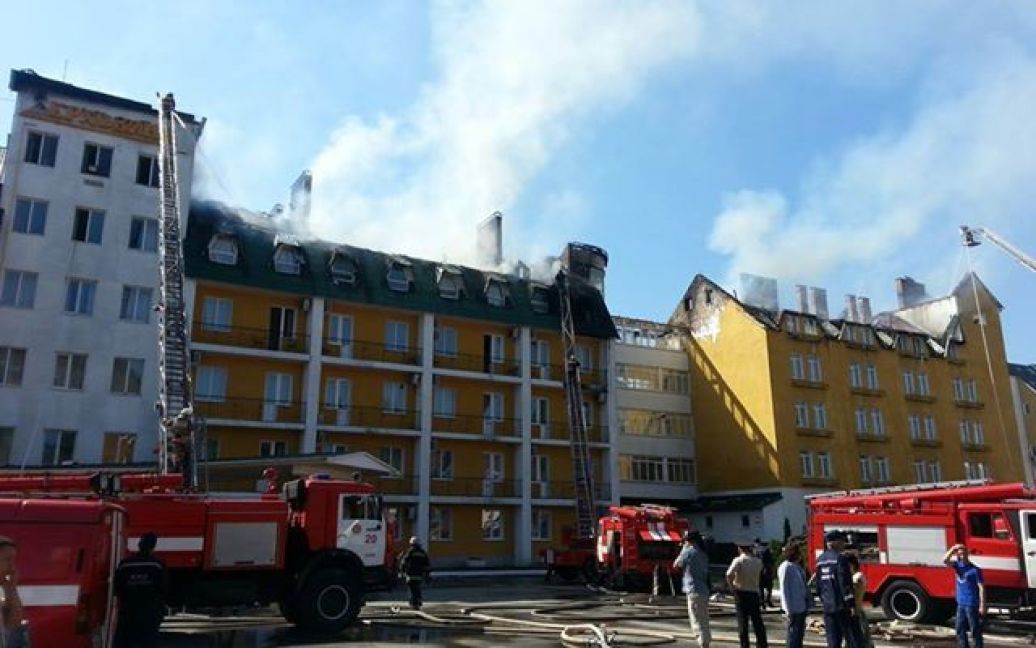 У київському готелі кілька годин не могли загасити пожежу / © ТСН