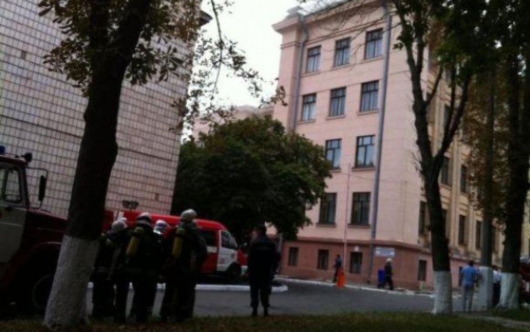 Пожежники загасили вогонь в університеті Богомольця / © Вести