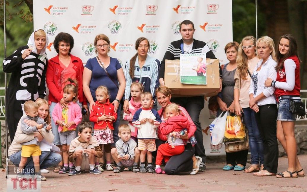 У Києві відбувся благодійний ярмарок "Ланцюжок доброти" / © ТСН.ua