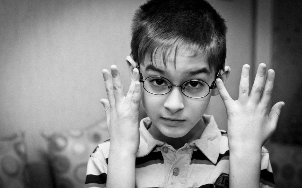 Фотовиставка "Ми тут поруч!" - це виставка фотопортретів дітей з розладами аутичного спектру / © 