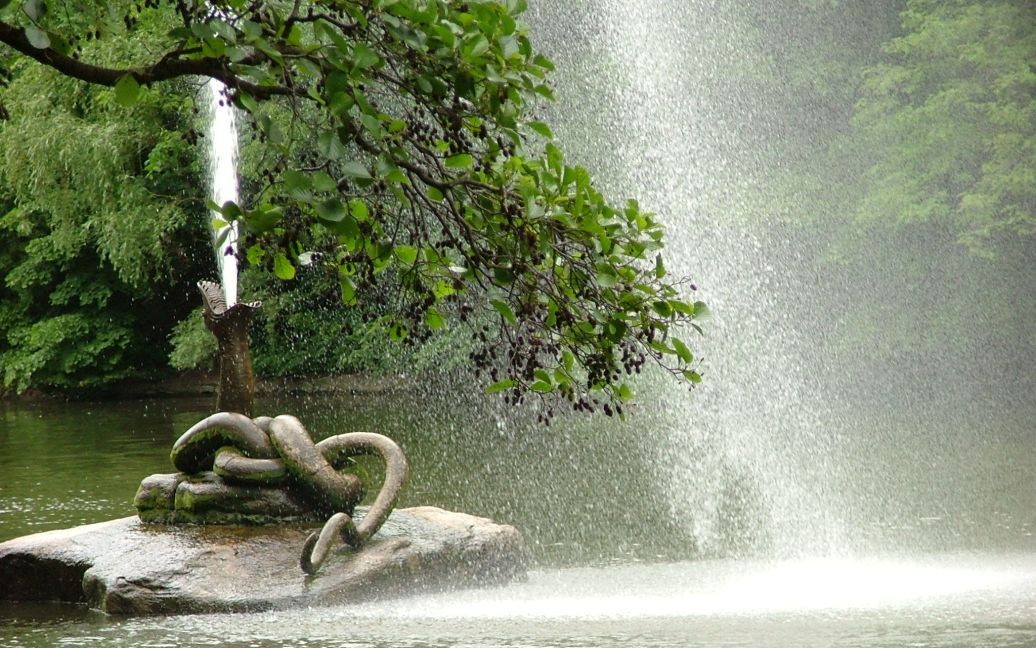 "Змея" - уникальный фонтан, который работает без насосов / © econet.ua