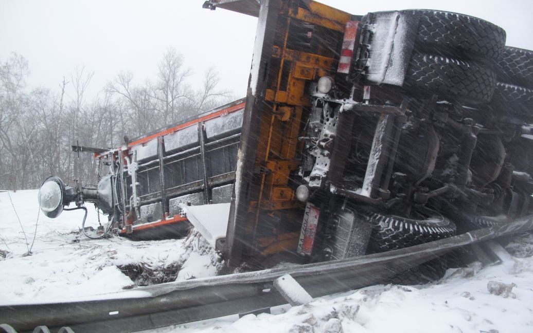 На щастя водії обох автомобілів залишилися живими / © golos.ua
