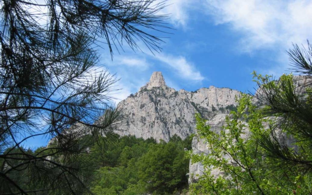 Aj Petri Zubi Gigantskogo Drakona Z Malovnichim Vidom Na Krim Turizm Tsn Ua