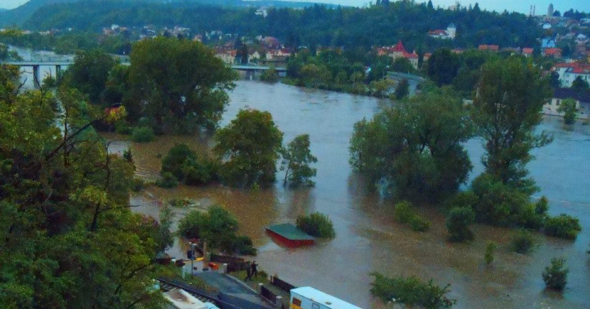 У Чехії пік повені рушив на північ / © facebook.com/Miluju Prahu