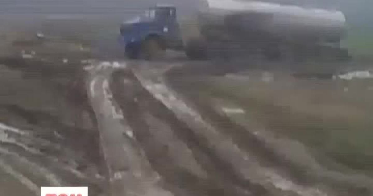 Люди задихаються від смороду нечистот, які привозять у цистернах