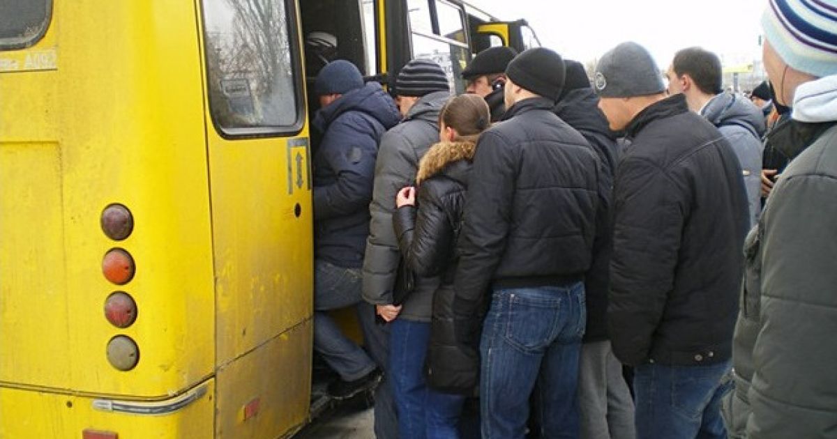 Українці витрачають по дві і більше годин на поїздки щодня.
