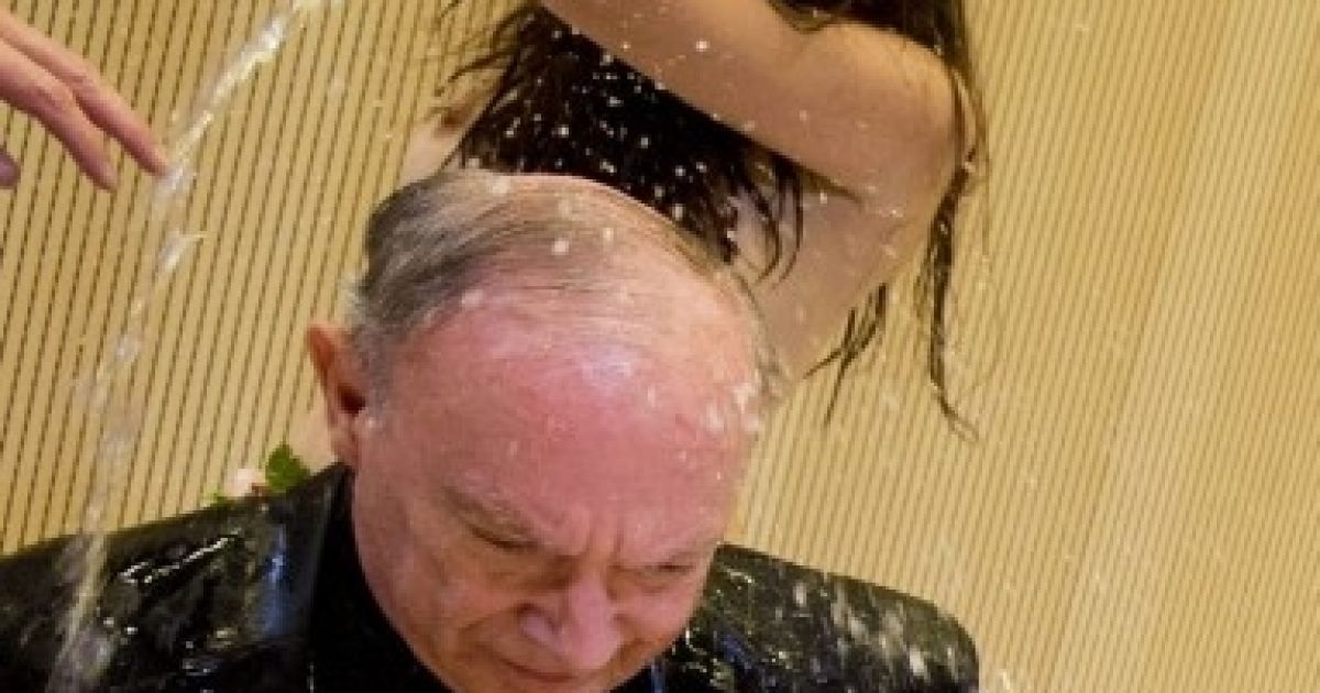 FEMEN накинулися на архієпископа Бельгії / © femen.org
