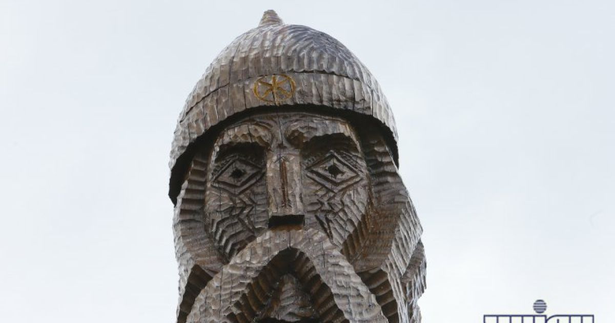 Тепер у Києві стоїть Перун